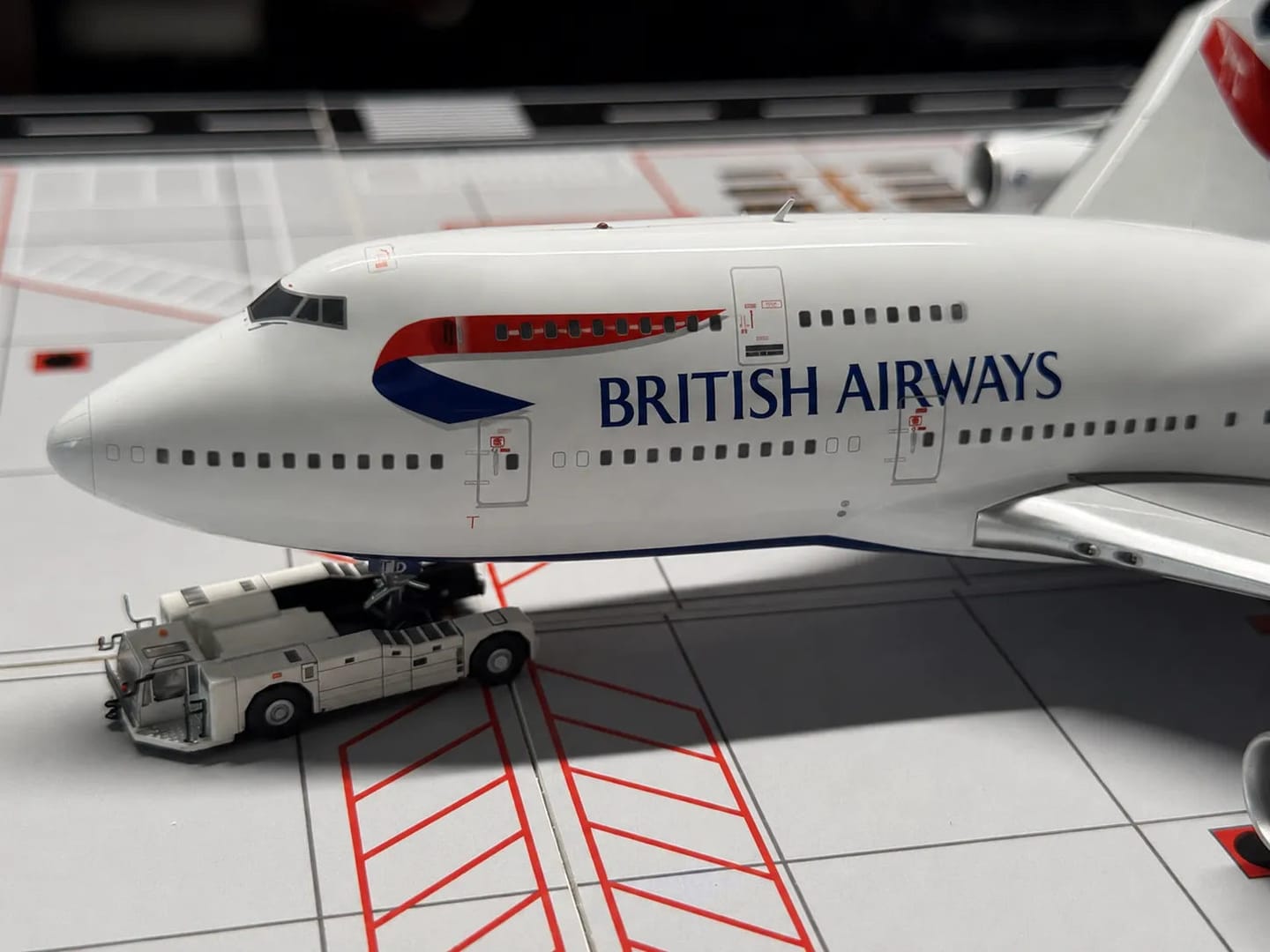 Customer photo review of British Airways Boeing 747 1:150 Scale Model