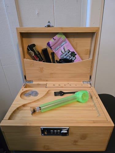 Customer's green Top Puff Bong inside a wooden stash box with other accessories.