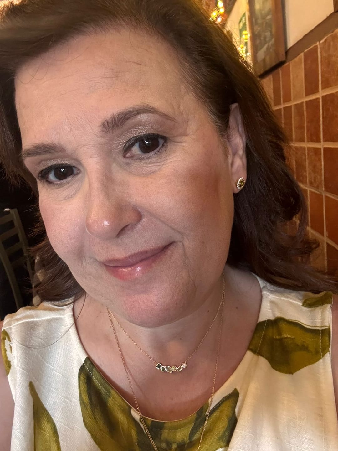 Customer photo review of Par Arete Ovalado Birthstone Dorado
