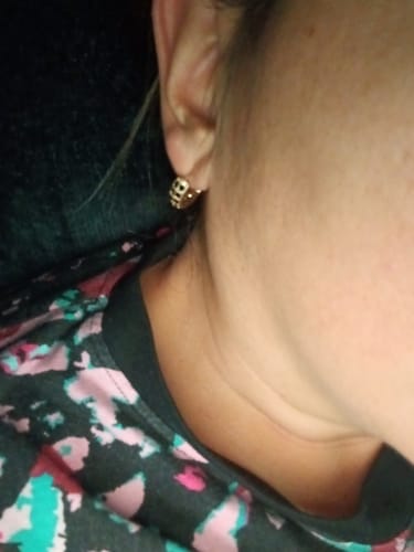 Reseña con foto de un cliente sobre Aros Argollas Strass