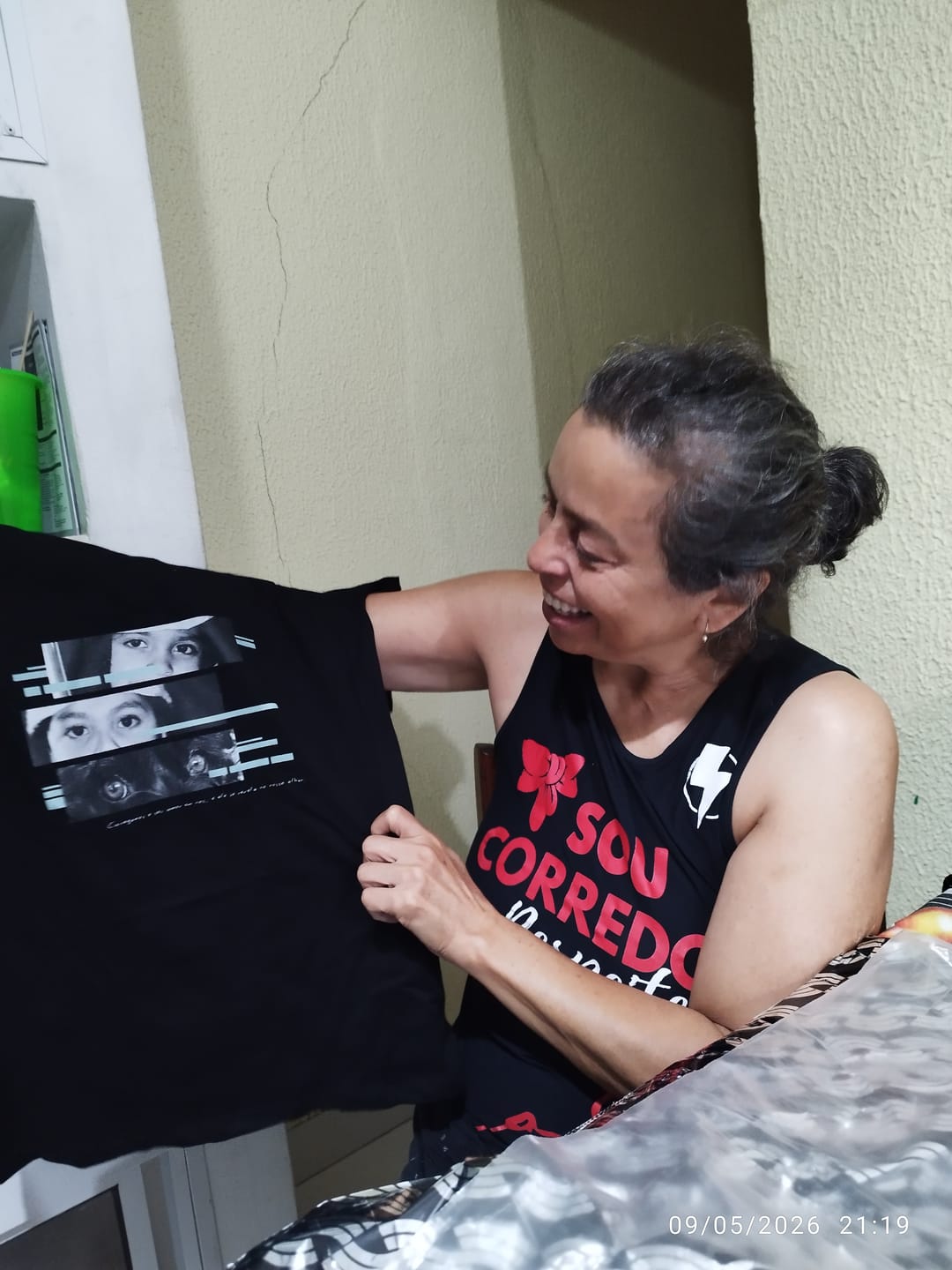 Customer photo review of Camiseta Personalizada OLHARES DOS FILHOS (Até 6) - Algodão 100%