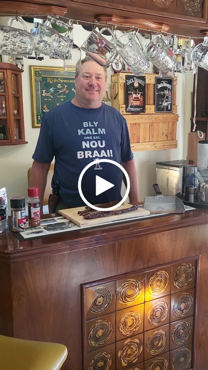 Customer video review of BRAAIPLANK™ "BEENLEM" HAMMER FORGED BONING KNIFE