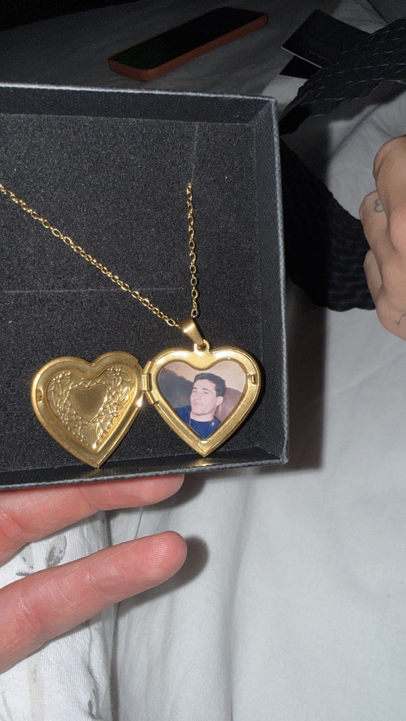 Customer photo review of Collana Cuore Apribile Acciaio Oro - Foto a colori e Dedica