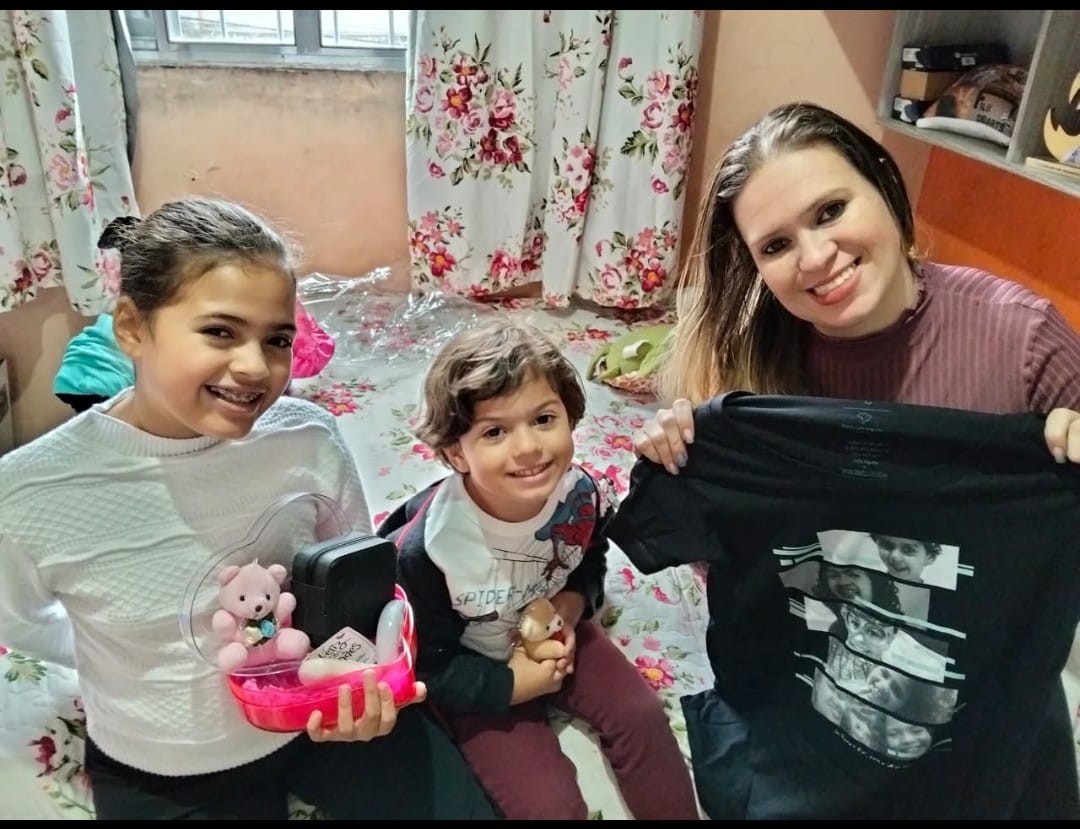 Customer photo review of Camiseta Personalizada OLHARES DOS FILHOS (Até 6) - Algodão 100%