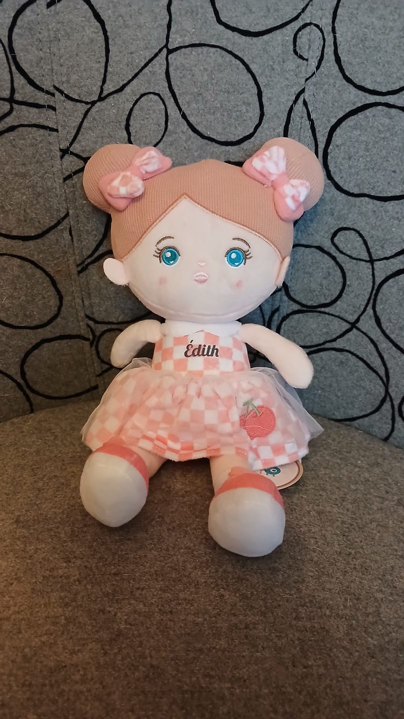 Customer photo review of Personnalisée Poupée en Peluche avec Yeux Bleus Ouverts en Robe aux Carreaux Roses