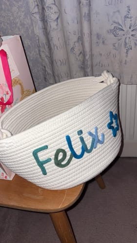Reviewer's personalized knitted basket with 'Felix' in multicolor yarn and a star.