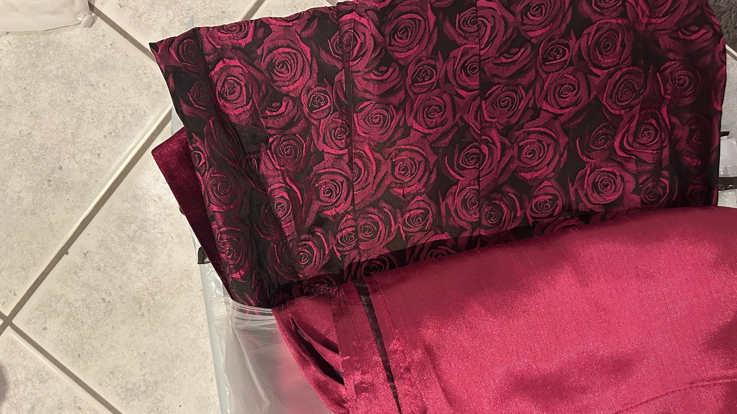 Customer photo review of Rot Herz-Ausschnitt traditionell Dirndl