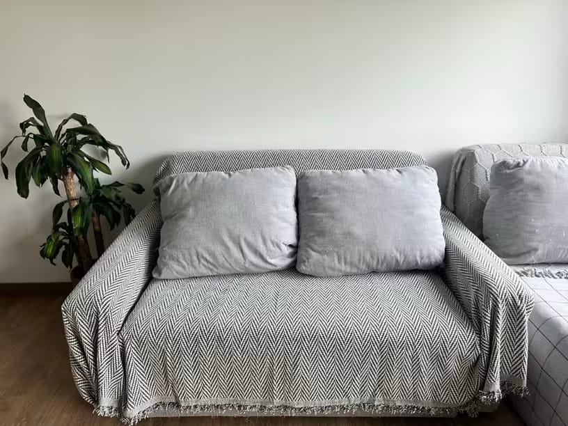 Customer photo review of Herringbone Sofa Cover – Elegant Microfiber Protector