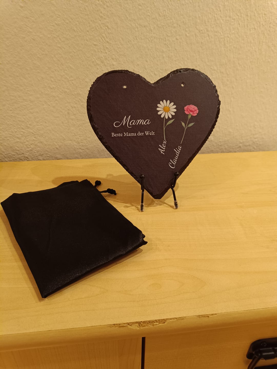 Customer photo review of Mama Geschenk mit Blumen und Namen - Personalisiertes Schieferherz (15x15)