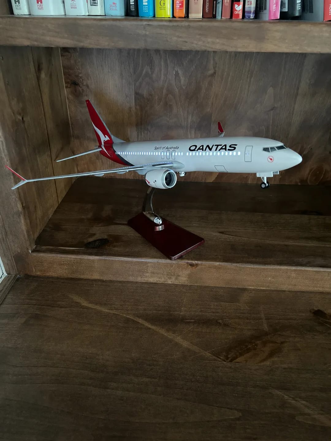 Customer photo review of Qantas Boeing 737-800 1:85 Scale Model