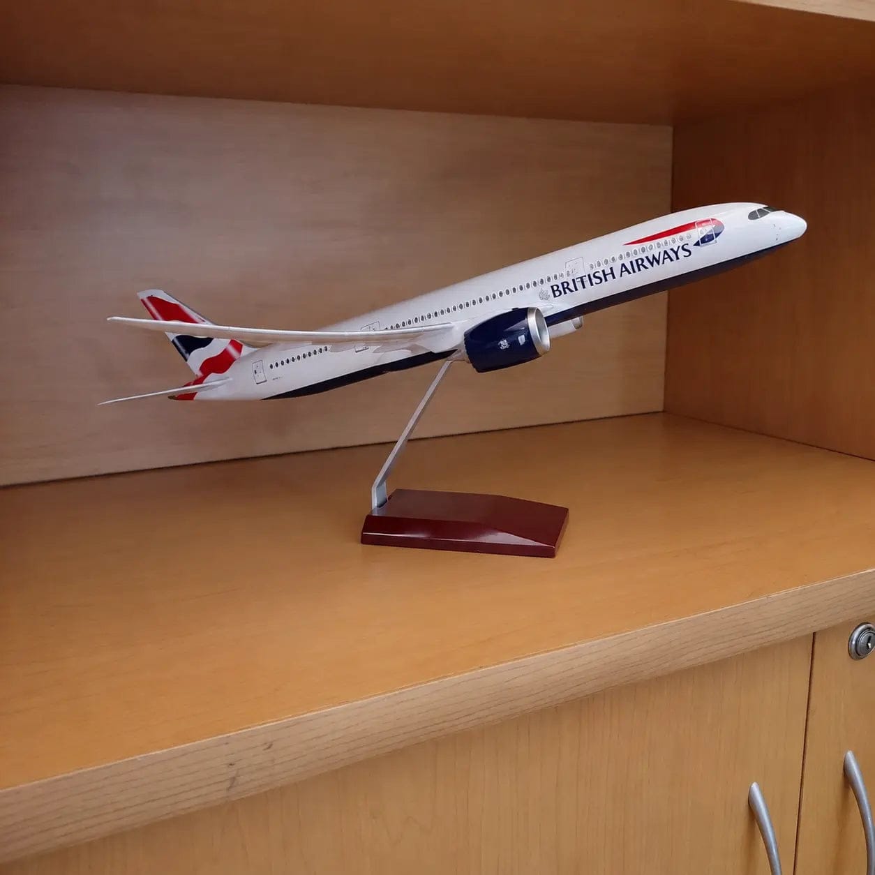 Customer photo review of British Airways Boeing 787-9 1:130 Scale Model