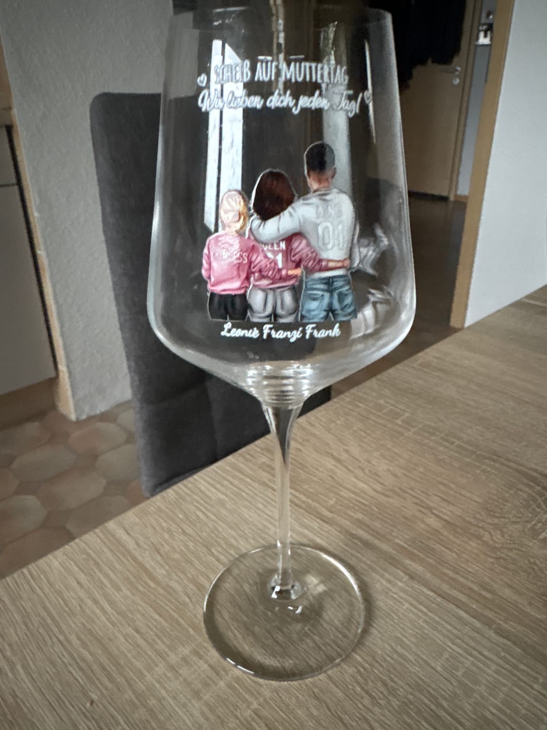 Customer photo review of Jeden Tag – Personalisiertes Weinglas zum Muttertag und Vatertag