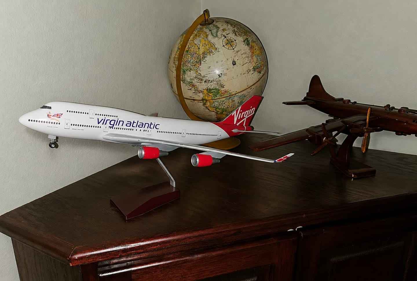 Customer photo review of Virgin Atlantic Boeing 747-400 1:150 Scale Model