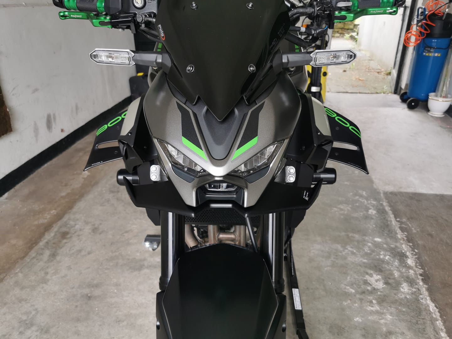 Customer photo review of PUIG Downforce Naked Front Spoiler | ABE | matt-schwarz | passend für Kawasaki Z900 / SE - Modelle (2025-2026)