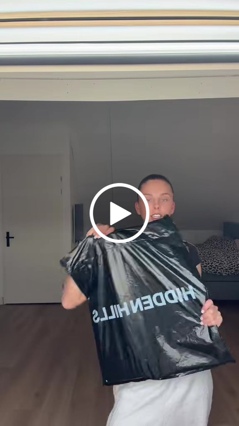 Customer video review of VINTAGE LOGO WASHED LONGSLEEVE T-SHIRT SKY BLUE/RED