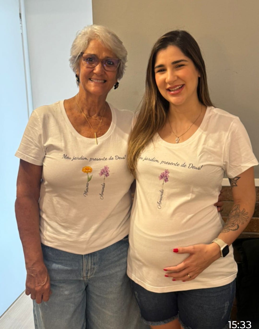 Customer photo review of Camiseta JARDIM DA VOVÓ - NOVAS FLORES  | Presente para Avó | Algodão 100%