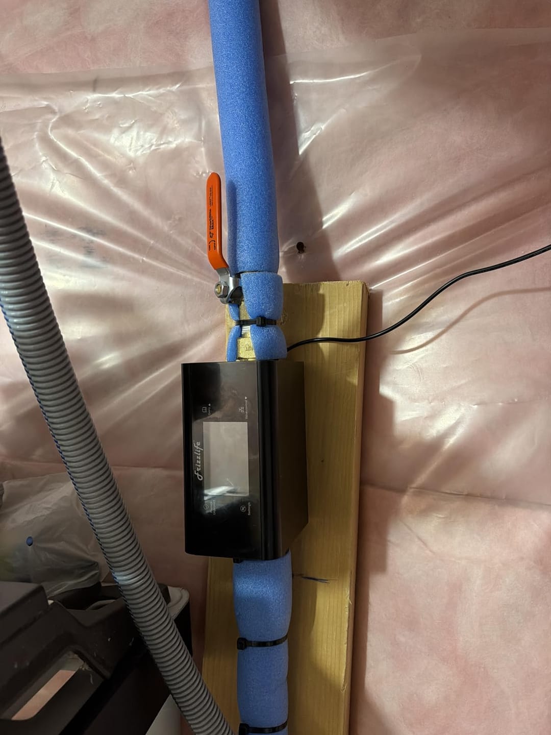 Customer photo review of Frizzlife Smart Water Monitor with Automatic Shutoff Sensor, LP365