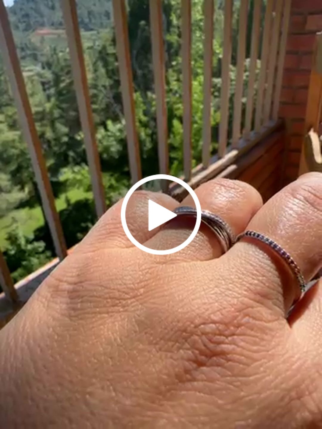 Customer video review of Anillo Brillo Lineal