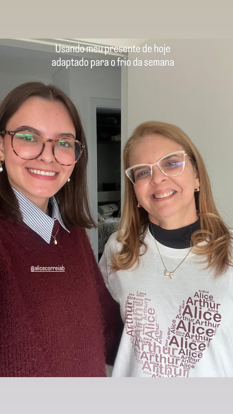 Customer photo review of Camiseta Personalizada CORAÇÃO DE PALAVRAS - Algodão 100%