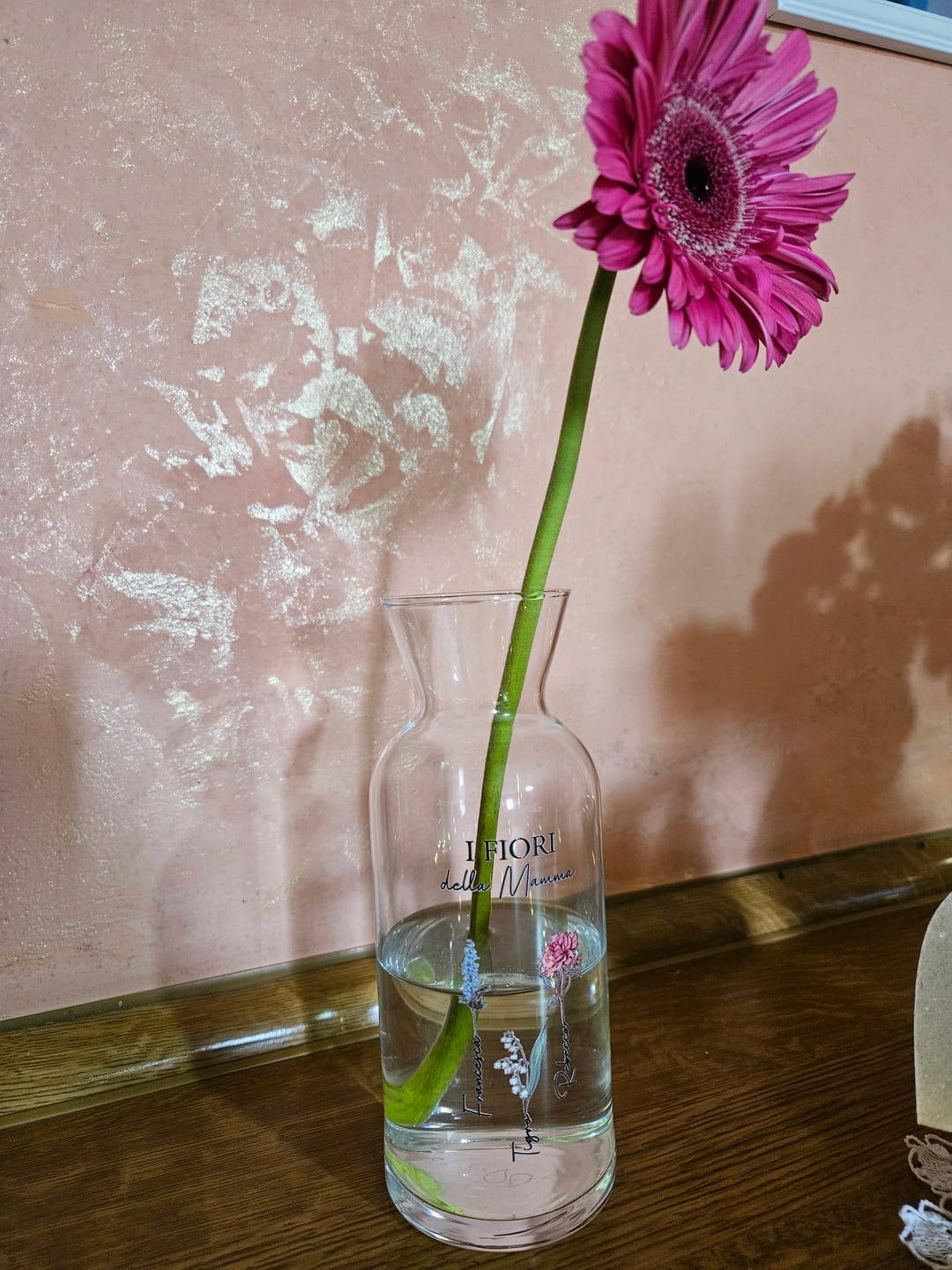 Customer photo review of Il giardino della mamma – Vaso in vetro personalizzato con nome e fiori per mamma e nonna