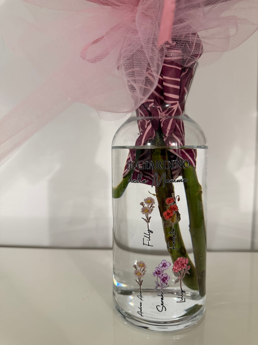 Customer photo review of Il giardino della mamma – Vaso in vetro personalizzato con nome e fiori per mamma e nonna