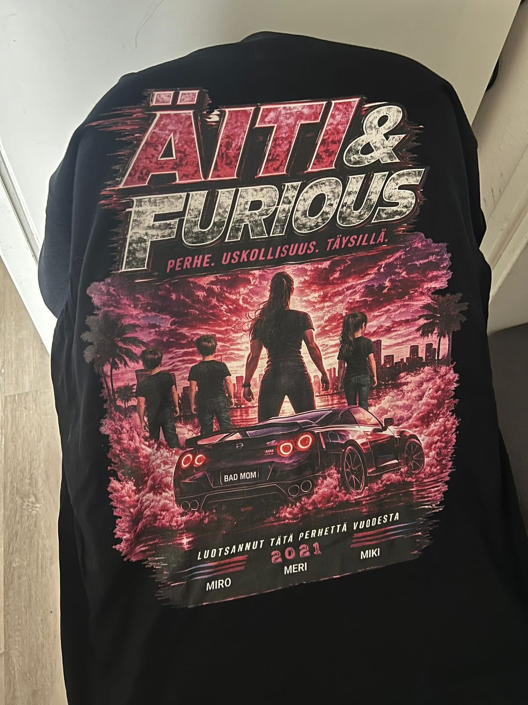 Customer photo review of Äiti & Furious - Shirt Unisex Backprint