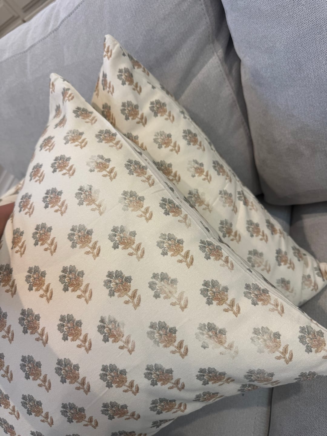 Customer photo review of Ari - 18" | 22" | 12x20"