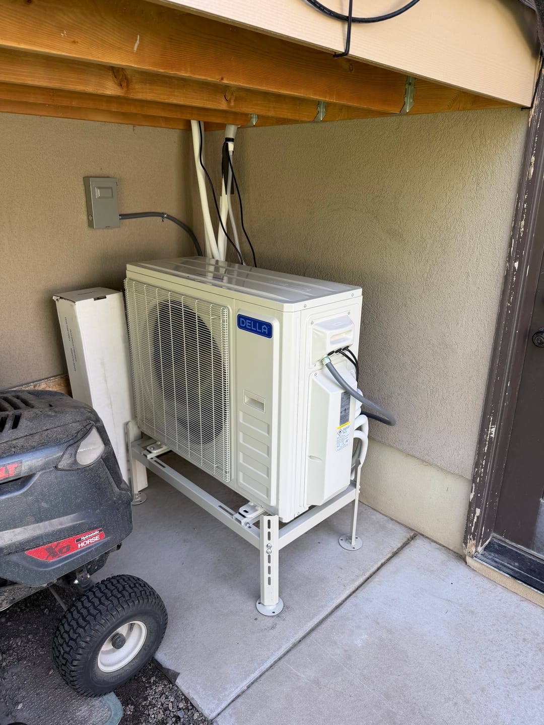 Customer photo review of DELLA Vario Series 35000 BTU Dual Zone Mini Split AC (18K+24K) - Up to 2500 Sq.Ft.