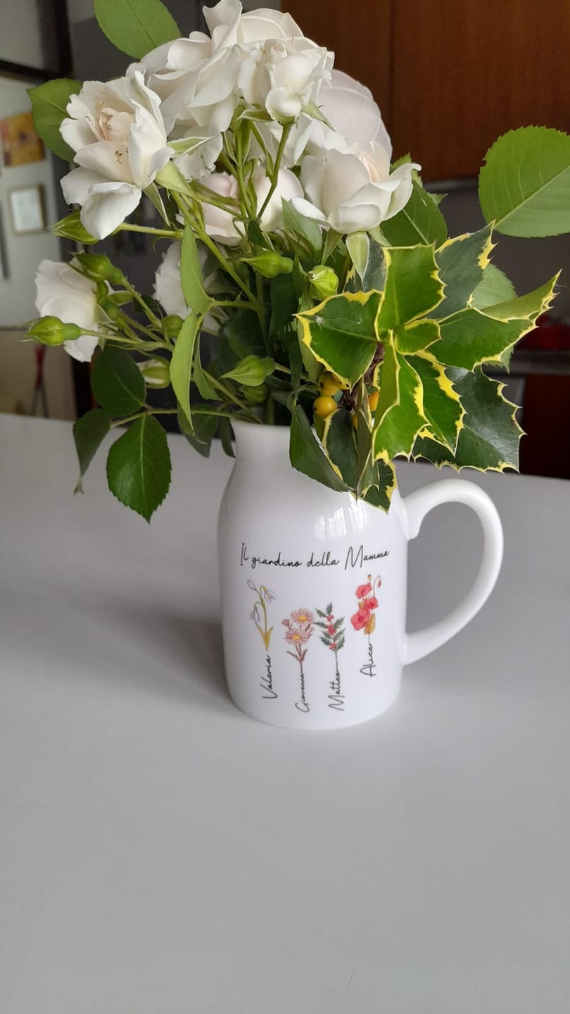 Customer photo review of Il giardino della mamma – Vaso personalizzato con nome e fiori per mamma e nonna