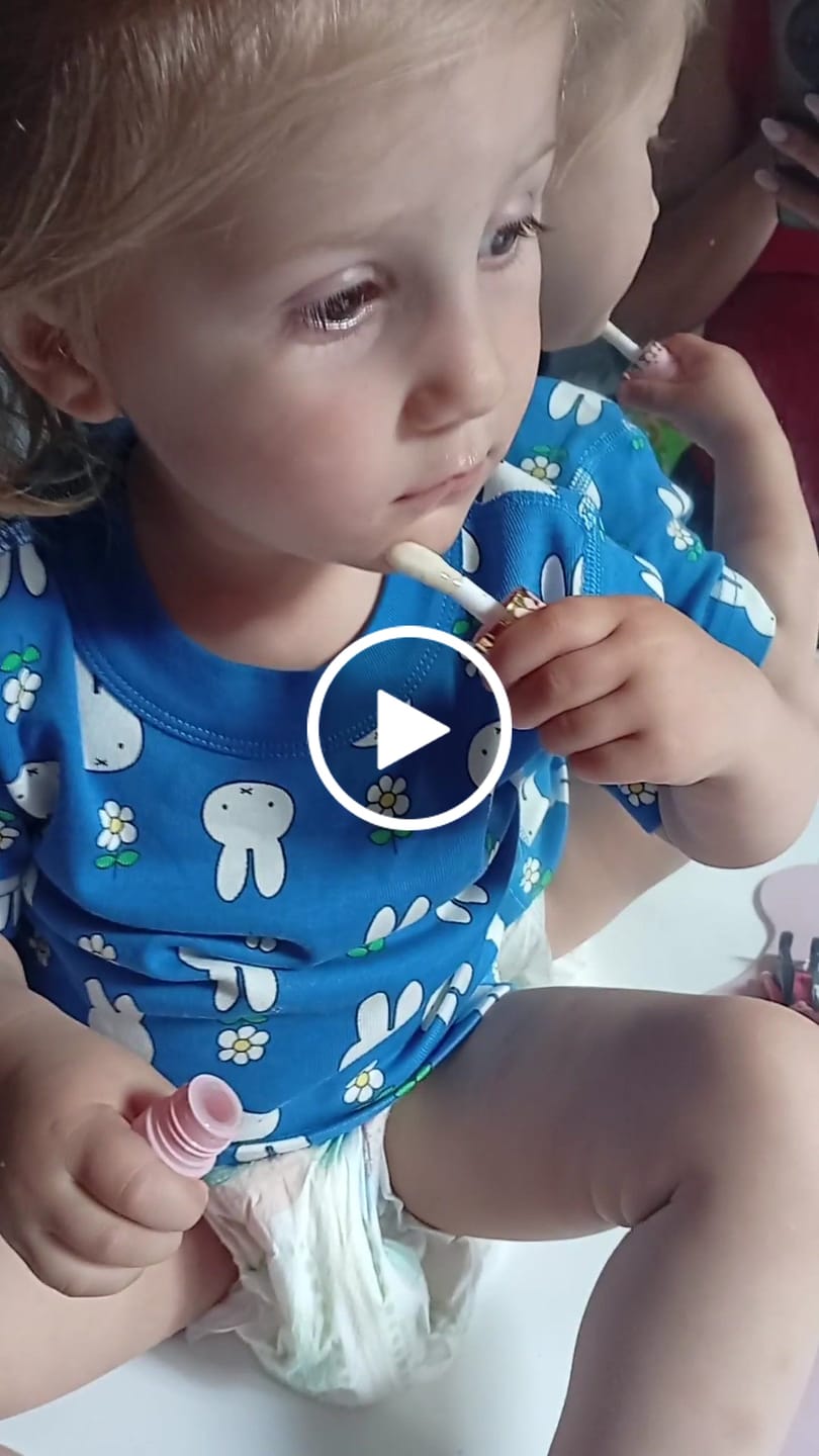 Customer video review of Stay Shining Lip Oil Mini