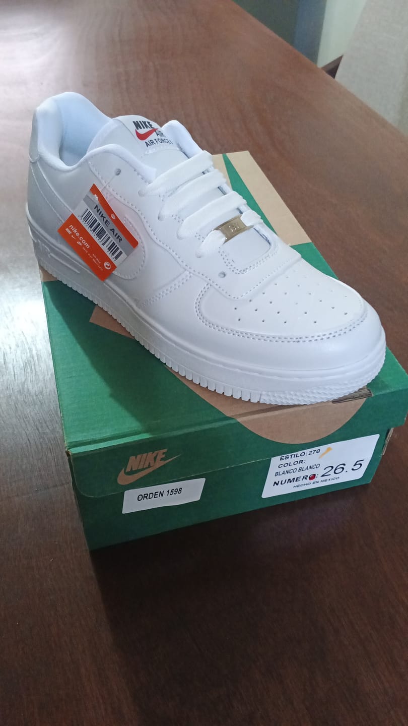Customer photo review of Tenis 270 Blanco Total