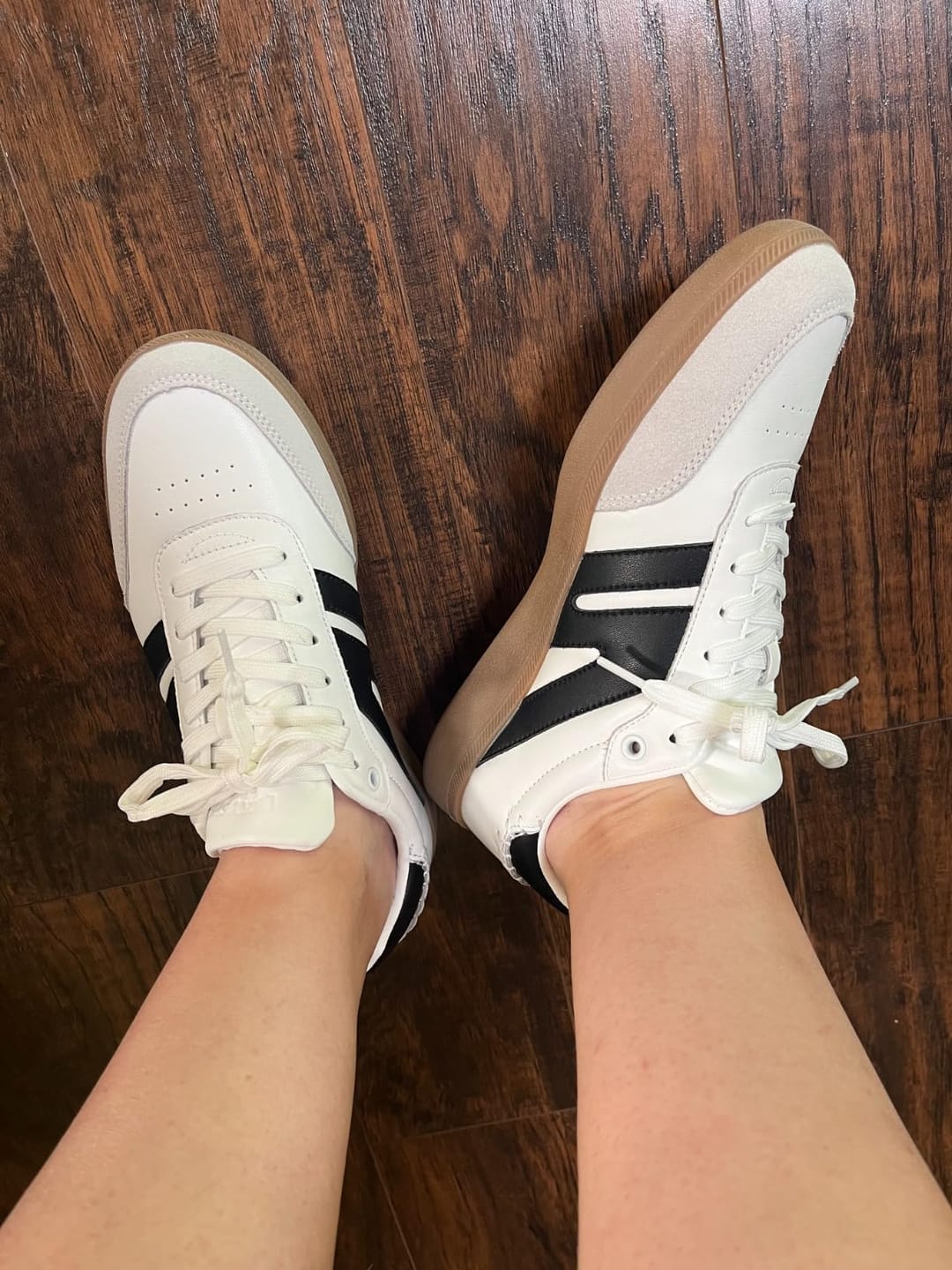 Customer photo review of Women's Fashion Anti-Slip Leather Sneakers