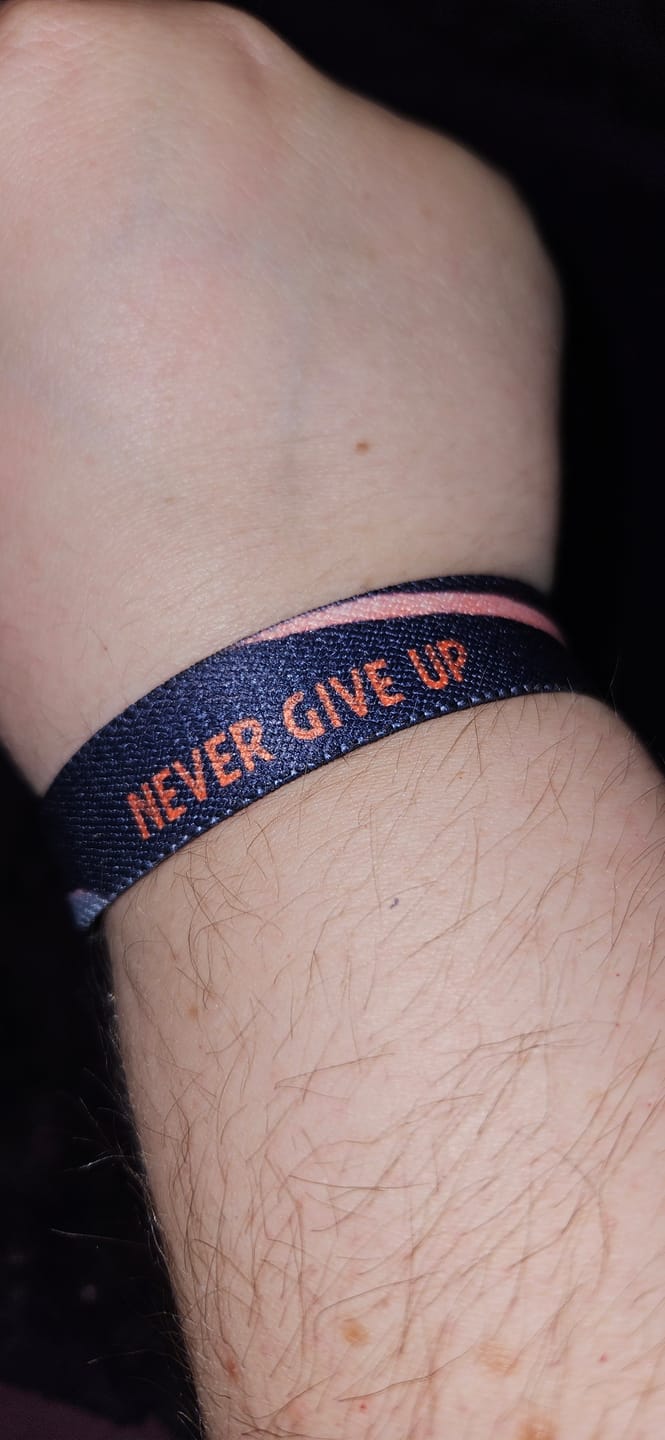 Customer photo review of Never Give Up - Elastisches Armband