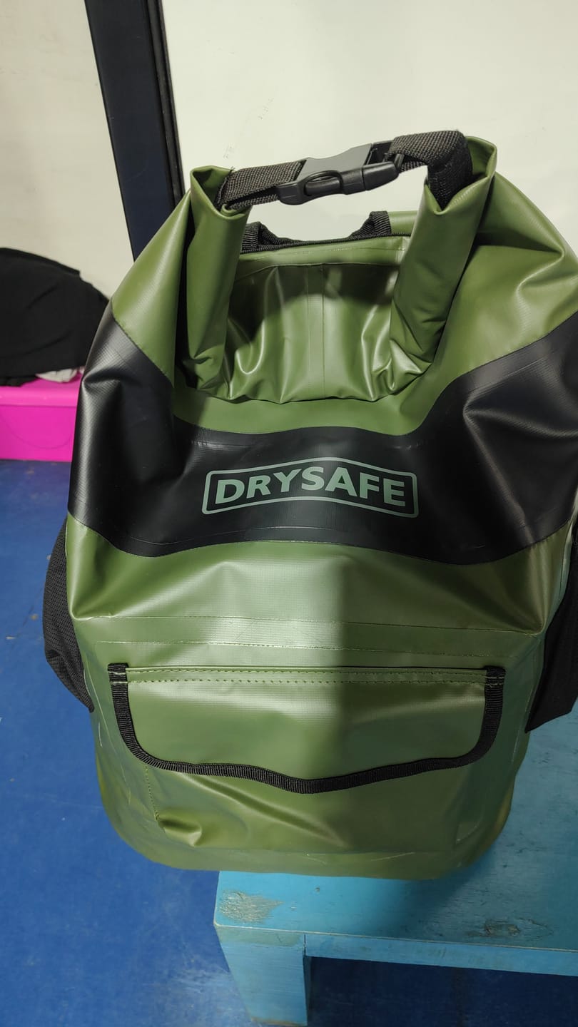 Customer photo review of Mochila Outdoor LAFKEN 40 Lts 100% Impermeable DRYSAFE Verde Militar