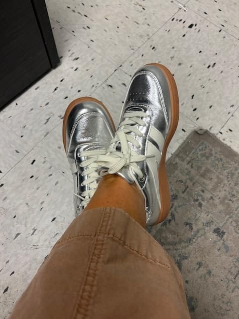 Customer photo review of Women's Fashion Anti-Slip Leather Sneakers