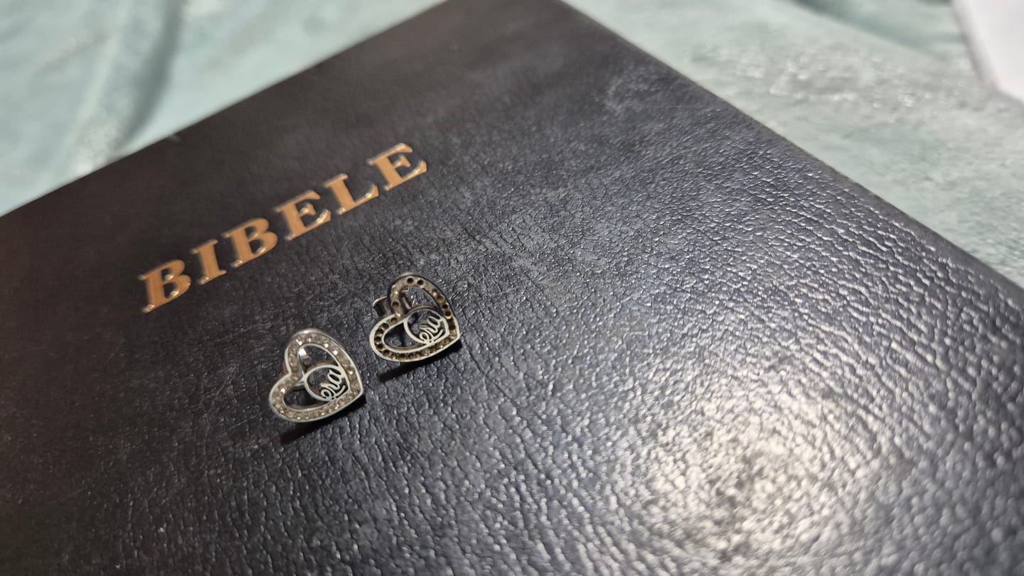 Customer photo review of Silver Thando Studs