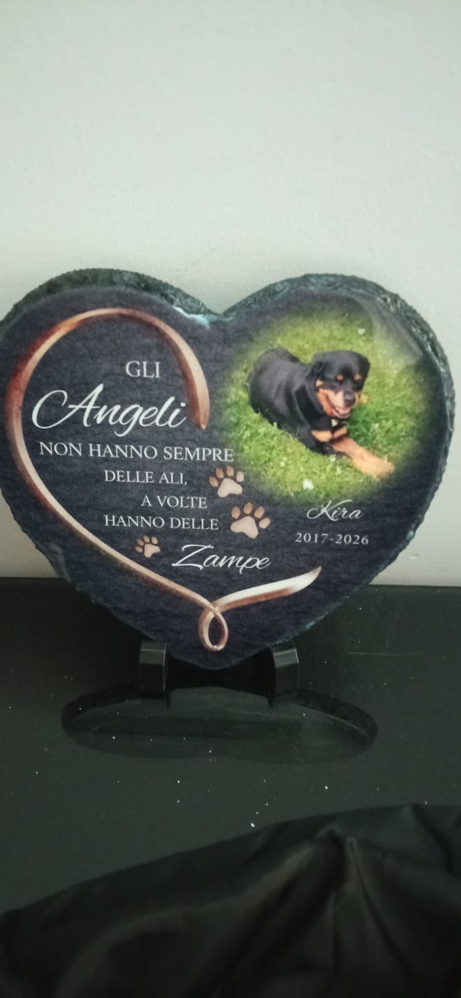 Customer photo review of Gli angeli hanno delle zampe - Cuore in ardesia personalizzato