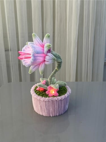 Customer photo review of Amorgift Solmayan Işıklı El Yapımı Çiçek