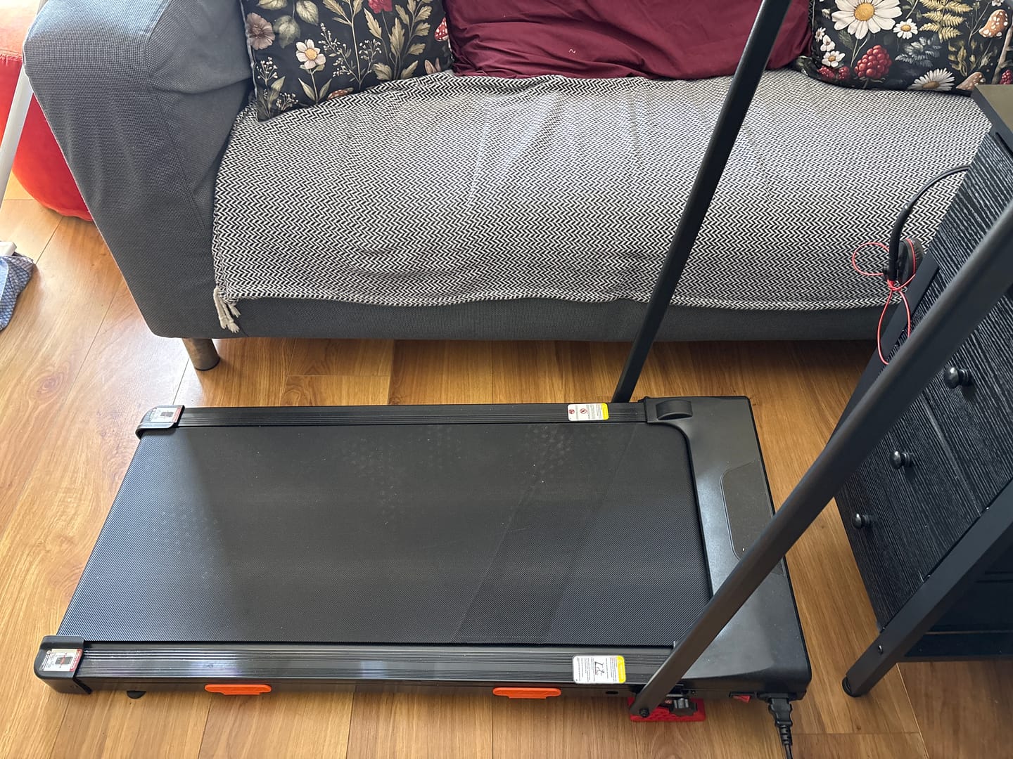 Customer photo review of Umay U18F Folding 3-in-1 Walking Pad with 10%/15% Incline 1-10 km/h