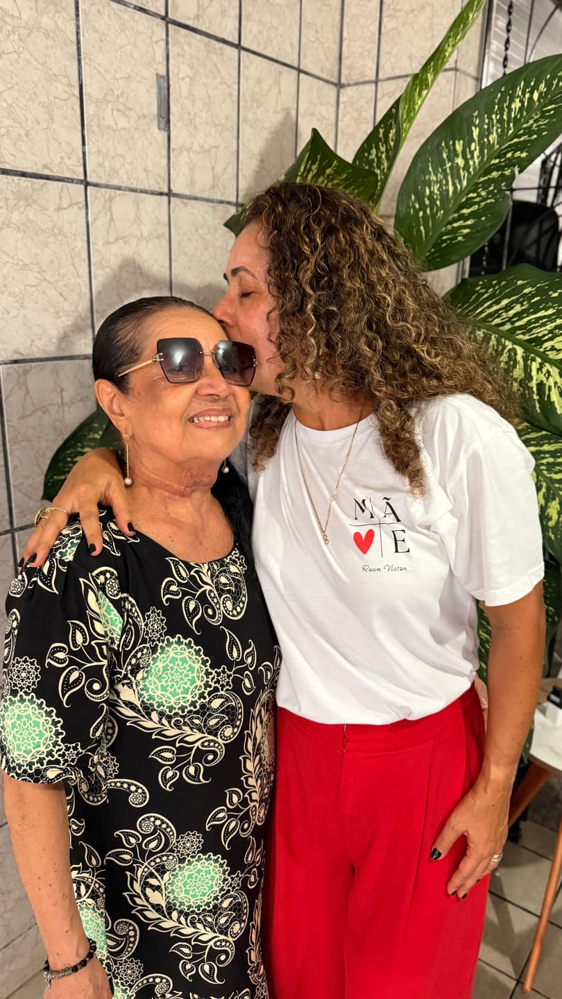 Customer photo review of Camiseta Personalizada MÃE / AVÓ MINIMALISTA - Algodão 100%