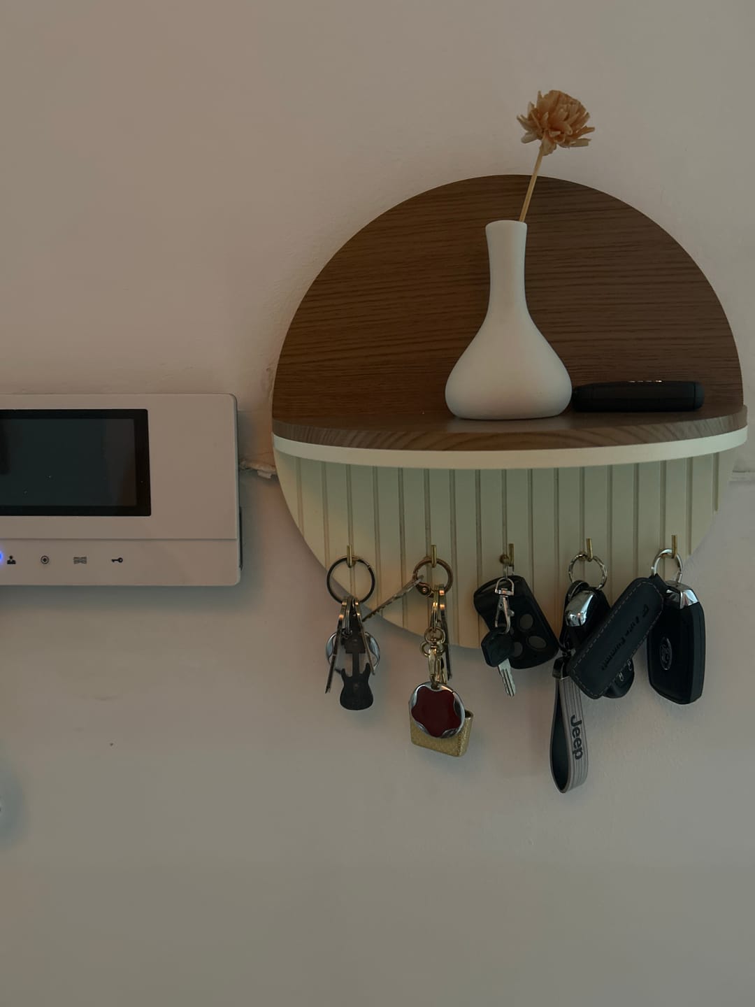 Customer photo review of Repisa Organizador Soporte de Pared para Llaves Decoración Recibidor