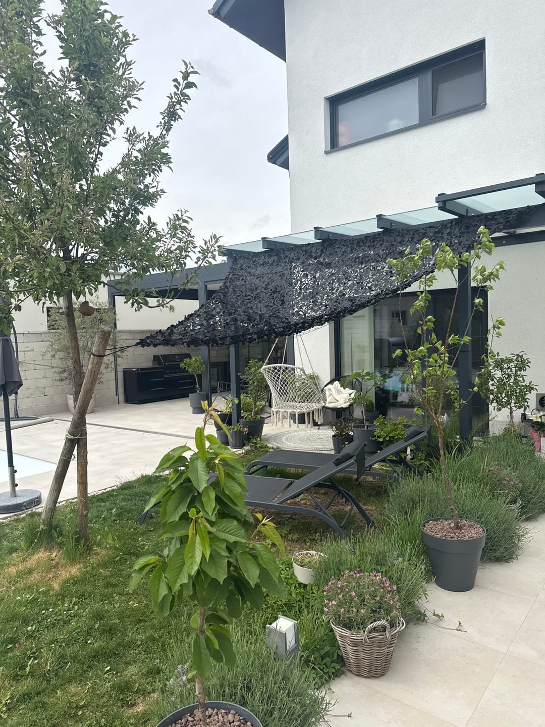 Customer photo review of Tarnnetz Dreieck Schwarz