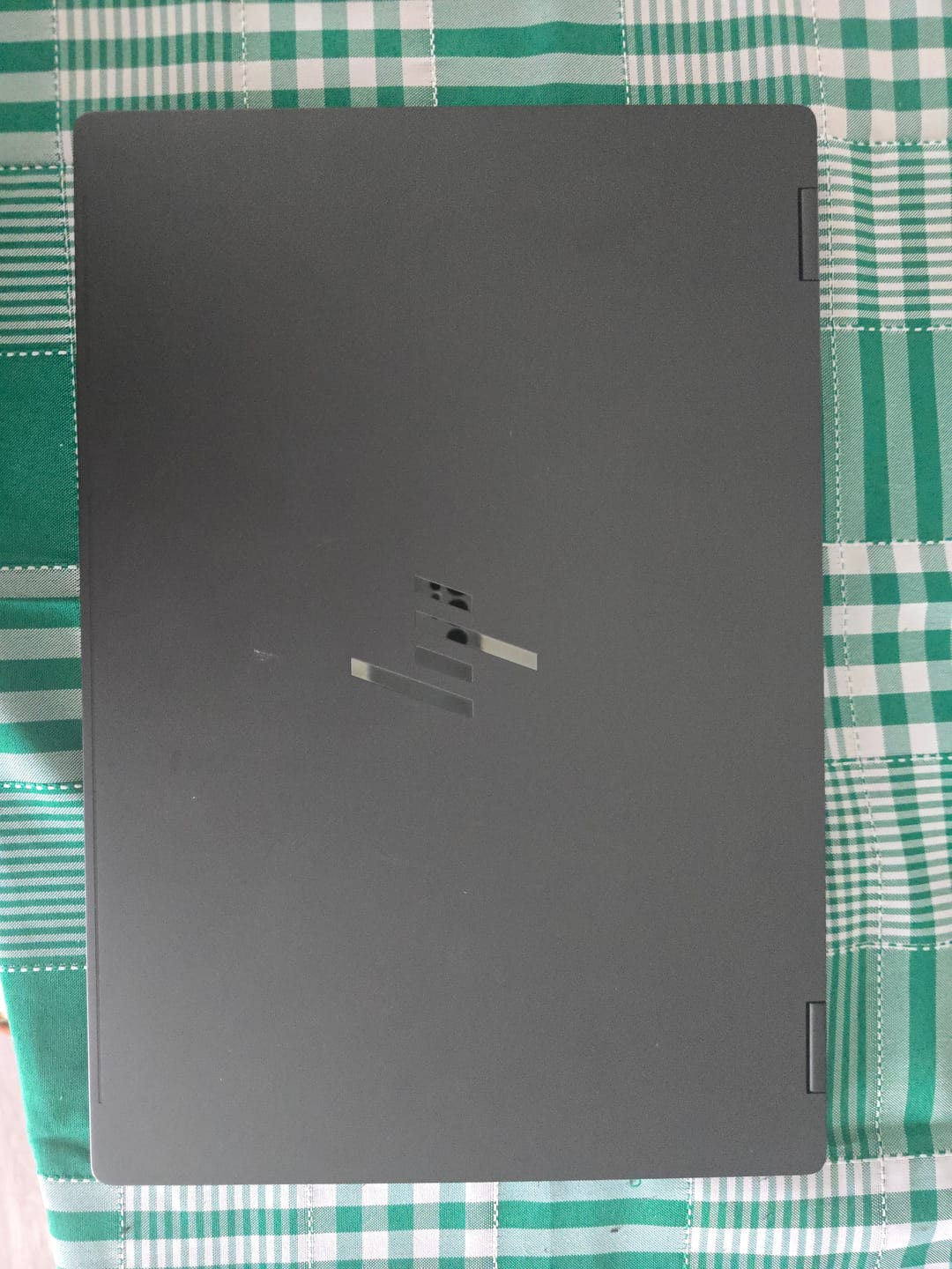 Customer photo review of Laptop HP OmniBook X Touchscreen Intel Core Ultra 7 258V - 32 GB RAM - 2 TB SSD - 14" Intel Arc 140V - Eclipse Gray - B5UH2UA#ABA