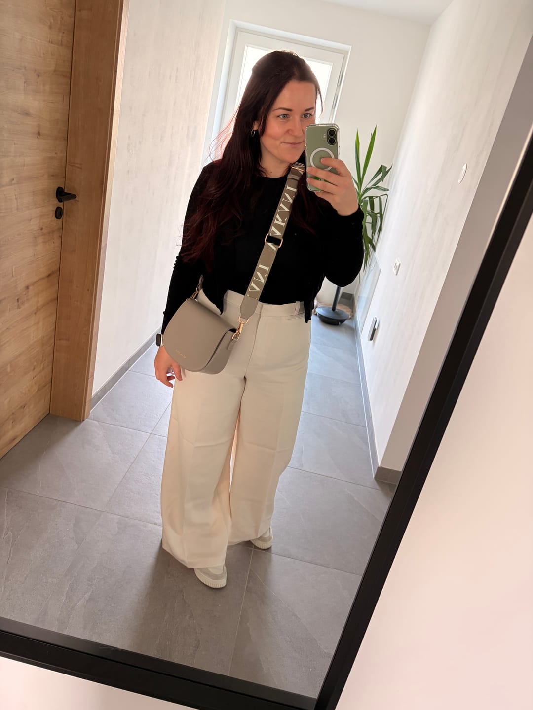 Customer photo review of JASMIN - TAUPE