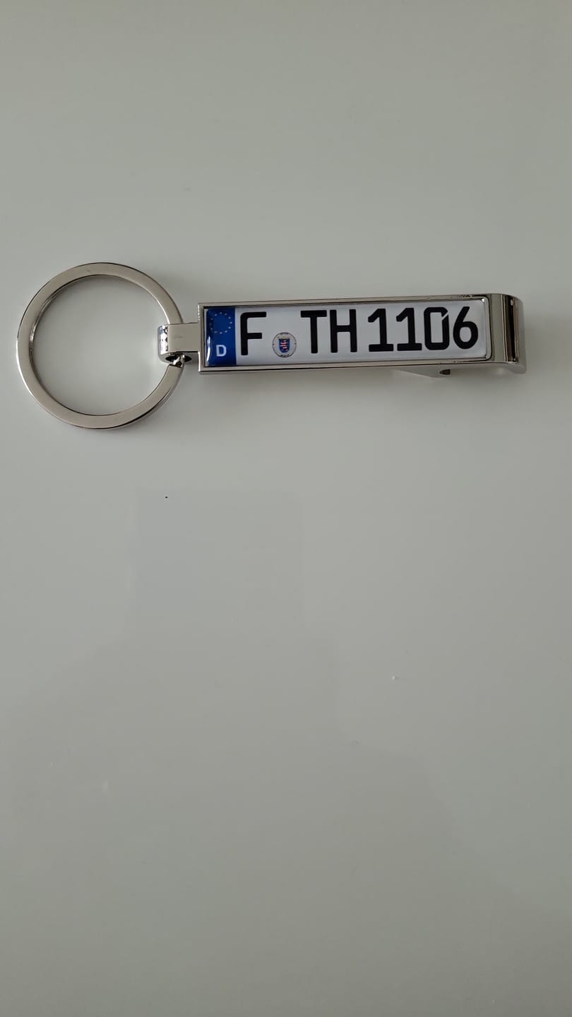 Customer photo review of Kennzeichen Schlüsselanhänger mit Flaschenöffner – Mini Nummernschild Metall