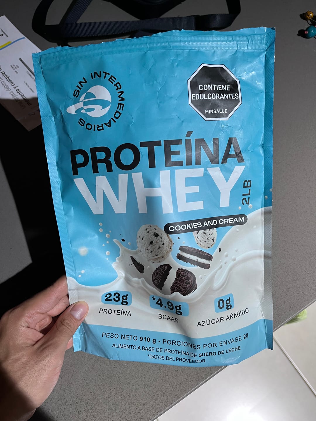 Customer photo review of Proteína Whey - Cookies & Cream