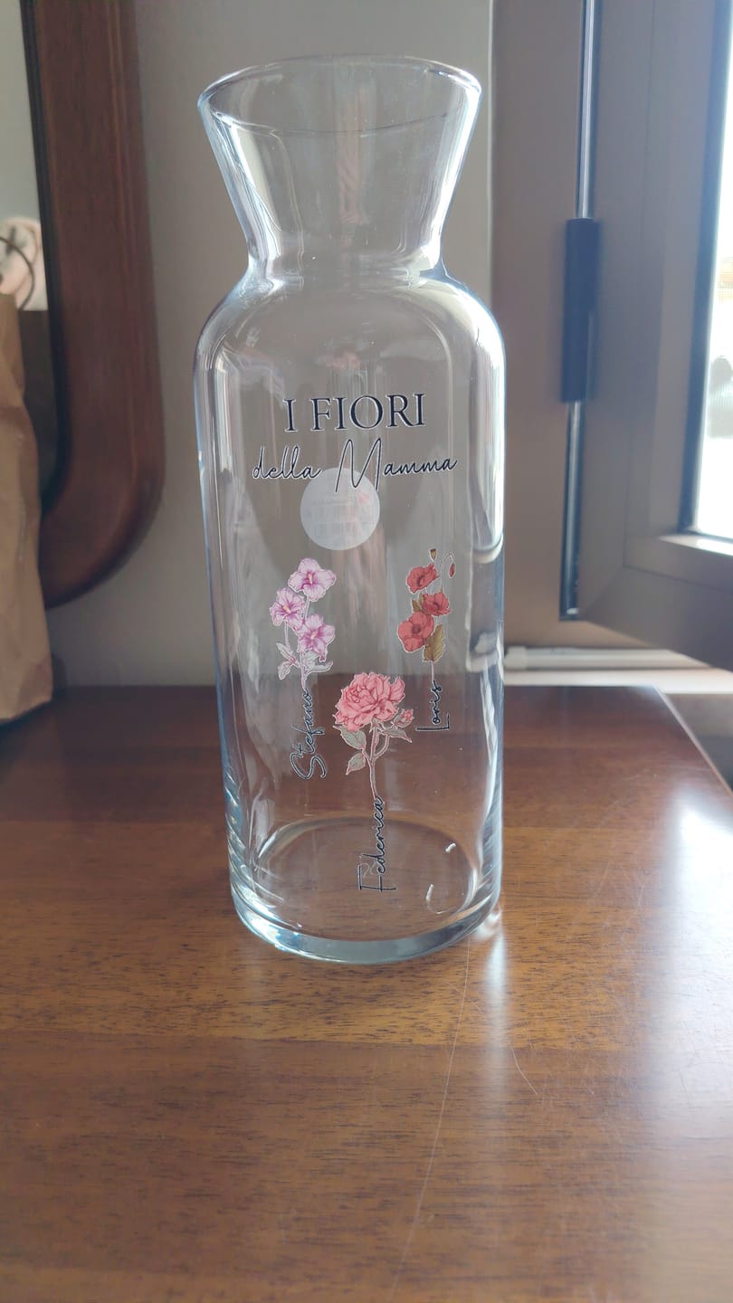 Customer photo review of Il giardino della mamma – Vaso in vetro personalizzato con nome e fiori per mamma e nonna