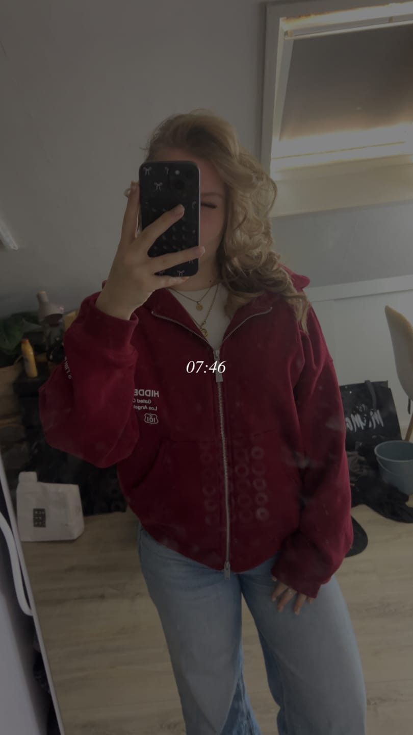 Customer photo review of LABEL ZIP HOODIE BURGUNDY