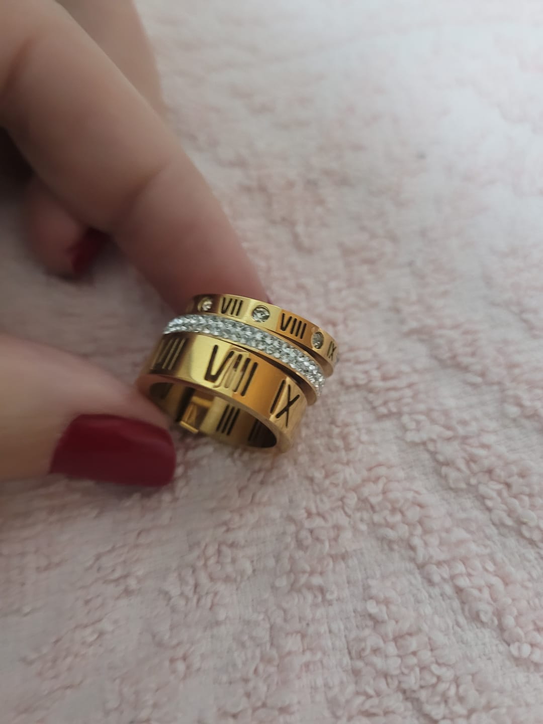 Customer photo review of Anel Aro Triplo Algarismo Romano Banhado em Ouro 18K