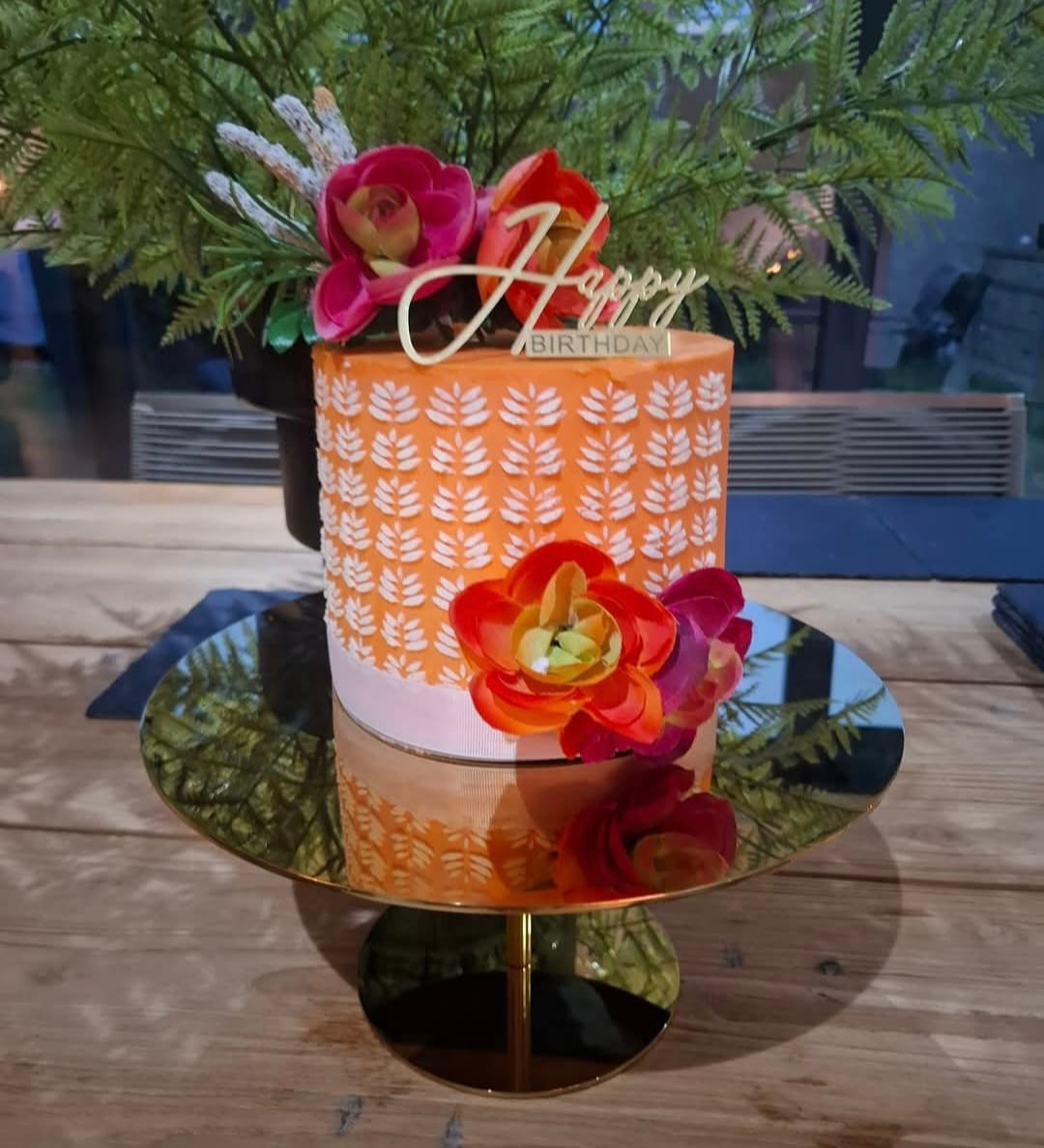 Customer photo review of Special Edition 12" Gold Stiletto Cake Pedestal